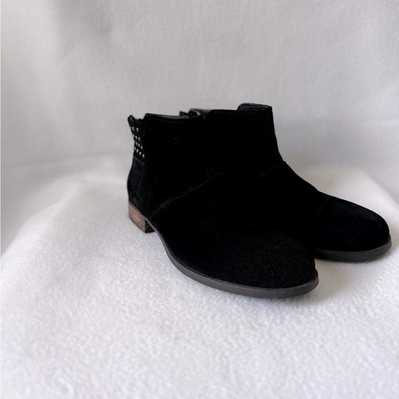 Koolaburra by UGG size 8 Suede Black Women’s Ankle Boot - Picture 1 of 13